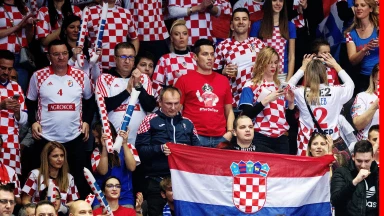 EM 2018: Kroatische Fans pfeifen Serbien-Hymne nieder
