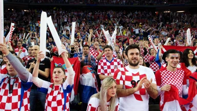 EM 2018: Kroaten starten stark - Fans lassen Halle beben