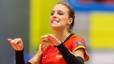 VNL: Dürr von Schmetterball im Gesicht getroffen