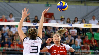 Deutschlands Denise Hanke nach turbulentem Ballwechsel blitzschnell
