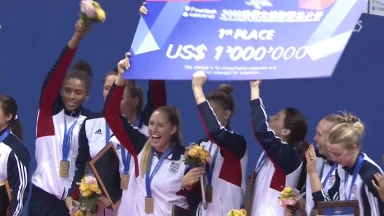 Nations League der Frauen: Team USA nimmt verdienten Preis entgegen