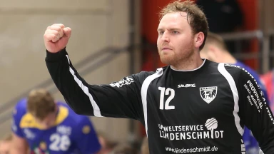 Abwehrschlacht in Hamburg: Ferndorfs Keeper auf Position