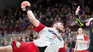 2. Liga: Hamms Kreisläufer Brosch vollendet einhändigen Catch mit Heber