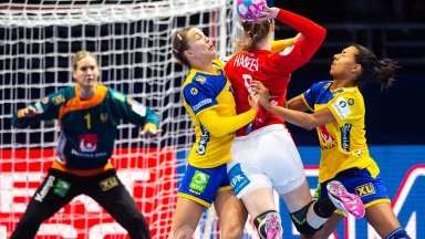 EM der Frauen: Bundsen zeigt unfassbar starke Fußparade!