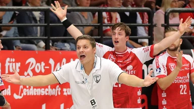 2. Liga: Ausraster an der Seitenlinie! Ferndorfs Trainer verliert die Fassung