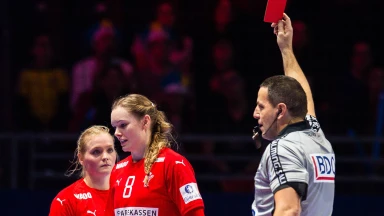 EM der Frauen: Rote Karte nach Videobeweis gegen Polen!