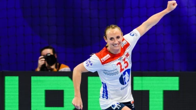 EM der Frauen: Nach Pass hinterm Rücken! Herrem brilliert mit Dreher