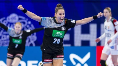 EM der Frauen: Deutschland bleibt dran! Bölk gleicht aus