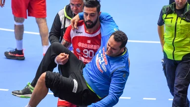 Bewegender WM-Moment! Teamkollege trägt Tunesiens Keeper vom Feld