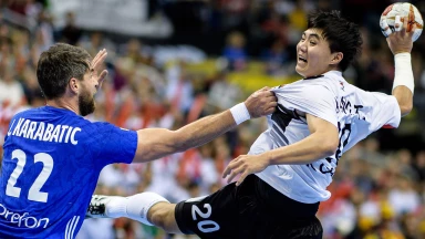 WM der Männer: Buzzerbeater zur Halbzeit! Unglaublicher Knickwurf von Koreas Tang