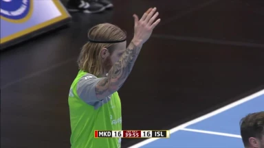 Knie ins Gesicht! Gustavsson haut Mazedonier um