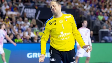 Kurioses Eigentor! Kroatiens Keeper verliert gehaltenen Ball aus den Augen