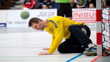 2. HBL: Irre Szene! Ball bleibt bei 7-Meter auf der Linie kleben