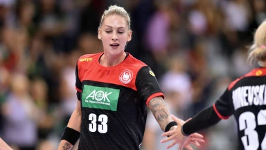 WM der Frauen 2019: Zielgenau! Quarterbackpass von Bölk auf Schulze