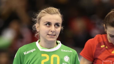 WM der Frauen 2019: Im Tornetz verheddert! Rumäniens Keeperin verletzt sich bei Parade