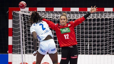 WM der Frauen 2019: Nicht mit Dinah! Eckerle zerstört Frankreichs Kempa