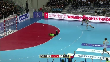 WM der Frauen 2019: Sloweniens Keeperin rettet Empty-Goal mit Hechtsprung