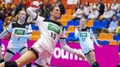 WM der Frauen 2019: Harter Kampf! Serbien verlangt Behnke am Kreis alles ab