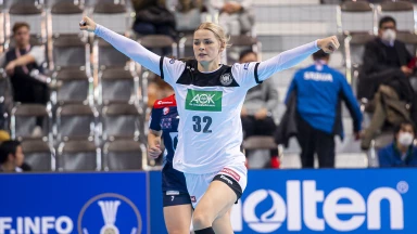 WM der Frauen 2019: Nach Bölks Spezialpass - Minevskaja wieder eiskalt vom 7-Meter-Punkt