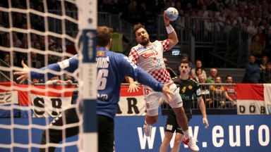 EM der Männer: Bilderbuch! Schöner Heber von Kroatiens Horvat