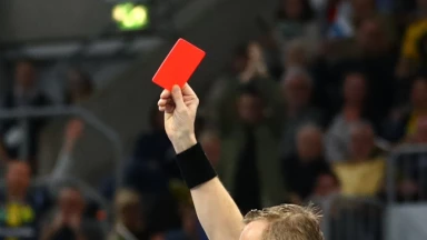 EM der Männer: Videobeweis! Österreicher sieht Rot nach heftigem Foul