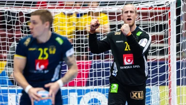 EM der Männer: Im Spagat! Schwedens Appelgren pariert artistisch