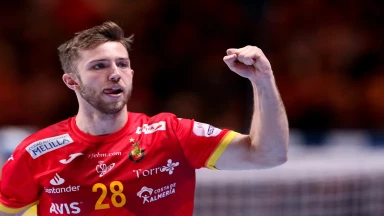 EM der Männer: Spaniens Gomez trifft zwei mal in Folge ins leere Tor
