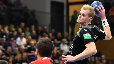 2. HBL: Kasalla! Dresdens Michal Kasal schweißt den Ball vom Rückraum in den Winkel