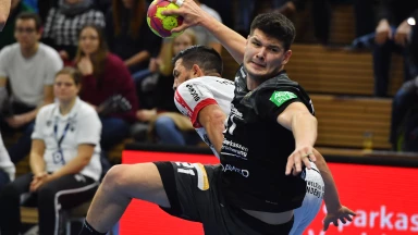 2. HBL: Artistisch! Jungemann steht nach starkem Anspiel quer in der Luft