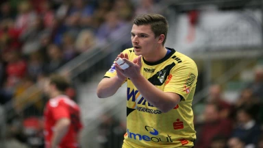 2. HBL: Amazing! No-Look-Pass hinter dem Rücken von Krefelds Schiffmann