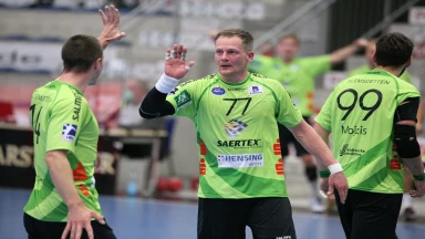 2. HBL: Artistisch! Emsdettens Jurdzs trifft mit dem Rücken zum Tor