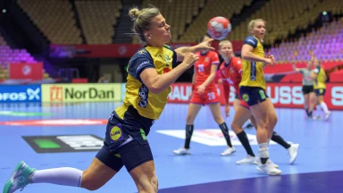 Über den Kopf! Hagman trifft für Schweden mit gefühlvollem Leger