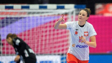 Unkonventionelles Tor! Polens Gega bringt Ball mit Backpfeifen-Move unter