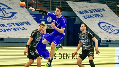 2. HBL: Wie macht er den denn? Alexander Herrmann mit unfassbarem Dreher!
