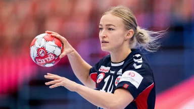 Perfekt platziert! Welthandballerin Oftedal lässt es im Winkel klingeln