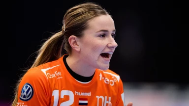 Weltmeisterinnen leben noch! Bo van Wetering hält Niederlande mit sehenswertem Heber im Spiel