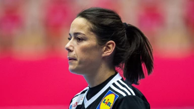 Harter Gesichtstreffer! Darleux geht zu Boden