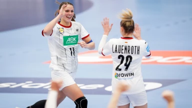 DHB-Frauen on fire! Smits baut Führung mit feinem Heber aus