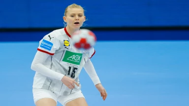 Hammer-Pass von der Mittellinie an Kreis! Naidzinavicius bedient Behnke