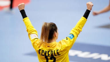 Katze! Dinah Eckerle krallt sich Würfe von außen