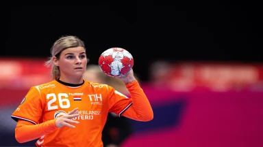 Slapstick! Niederländerin vergeigt 7-Meter total