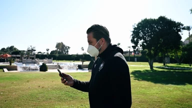 Zwischen schlafen im Physioraum und der Powerbank als Wegbegleiter: Oli Roggisch im DHB-Interview