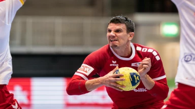 Was macht Andy Schmid da? Wahnsinns Sprungwurf aus der Distanz
