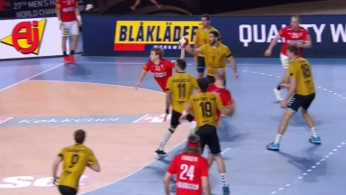 Klasse Spin-Move und lockere Parade! Dänemark und Argentinien zeigen feinen Handball