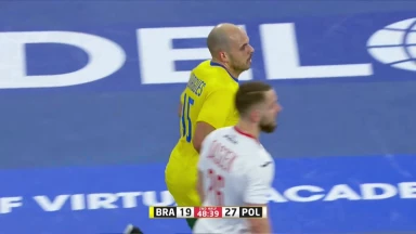Ganz frech! Brasilianer zaubert Trickwurf aus dem Gelenk