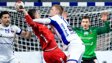 Griff ins Gesicht! Island kassiert Rote Karte