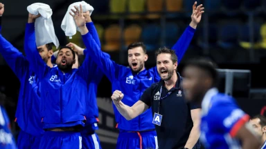 Highlights! Frankreich setzt sich in Nervenschlacht gegen Island durch