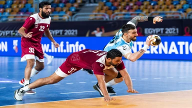 Pass durch die Hosenträger und Dreher um den Keeper - Argentinien gibt gegen Katar alles