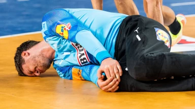 Kurzer Schock! Landin geht schmerzverzerrt zu Boden