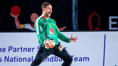 Nach tollem Kreisanspiel! Hansen scheitert vom Punkt an Palicka